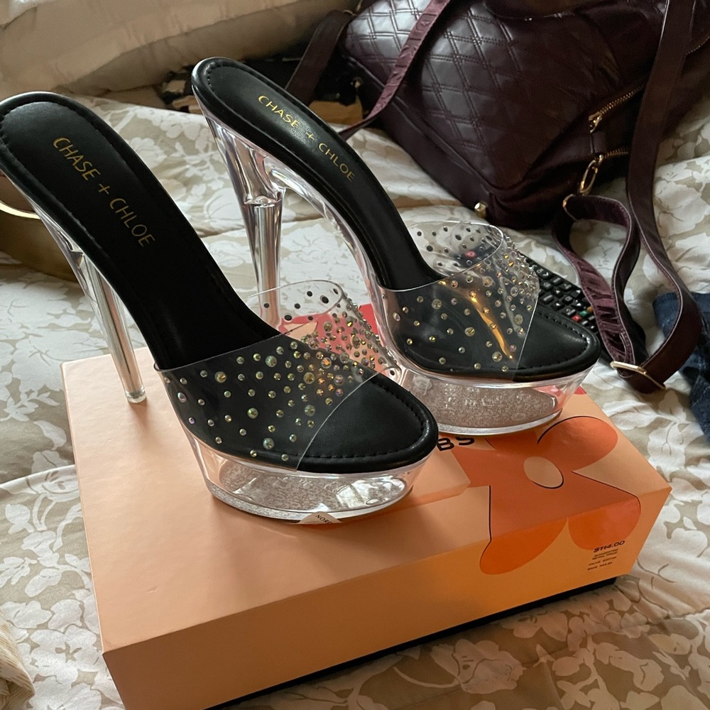 Chase & Chloe Sandals
